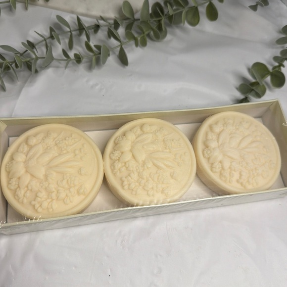 Olive Scented Soap  Saponificio Artigianale Tuscan County 3 Bars 4.4oz - Picture 3 of 7